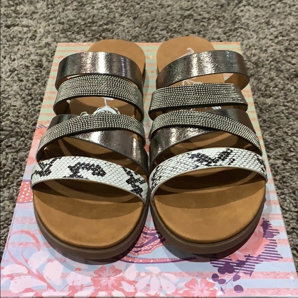 ❤️❤️❤️Super cute sandal❤️❤️❤️ - Picture 3 of 6